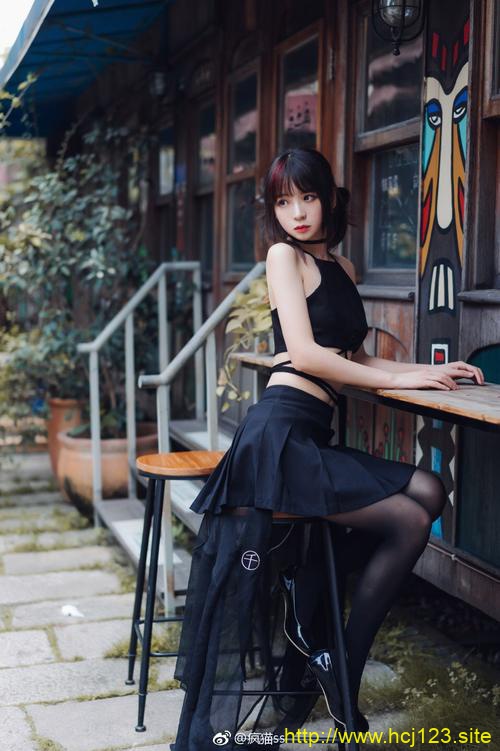 人气Coser@疯猫ss 黑裙网袜 [25P/259M]